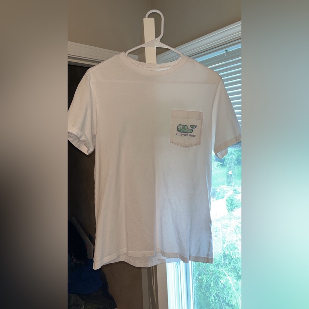 vineyard vines white short sleeve shirt